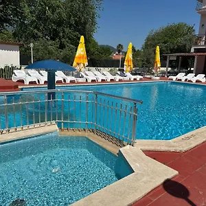 Nehir Otel